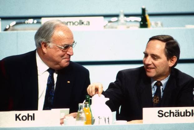 Bundeskanzler Helmut Kohl mit Wolfgang Schäuble auf dem CDU Parteitag in Dresden, Deutschland 1991. Copyright: HartwigxValdmanis Nur redaktionelle Nutzung. Editorial usage only. VAL_720001362