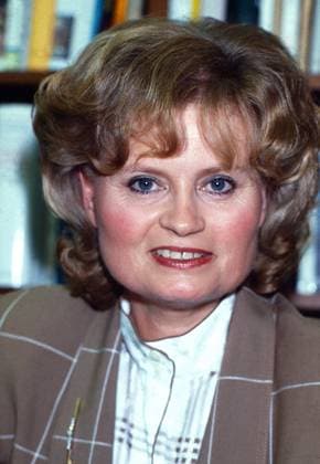 Hannelore Kohl, erste Ehefrau von Bundeskanzler Helmut Kohl, bei der Präsentation ihres Kochbuchs Was Journalisten anrichten , Deutschland 1988. Copyright: HartwigxValdmanis Nur redaktionelle Nutzung. Editorial usage only. VAL_720001384