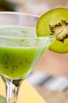 A tasty kiwi smoothie in a natural setting with macro detail on kiwi slice Copyright: xTylerxOlsonx xDesignxPicsx , 30891237 Copyright: TylerxOlsonx xDesignxPics 30891237