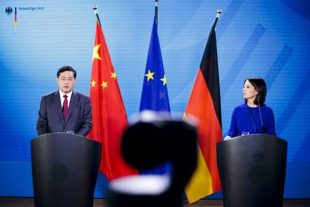 News Themen der Woche KW19 News Bilder des Tages Annalena Baerbock (Buendnis 90 Die Gruenen), Bundesaussenministerin, gibt zusammen mit dem Aussenminister von China, Qin Gang, eine gemeinsame Pressekonferenz nach deren Gespraech. Berlin, 09.05.2023 Berlin Germany *** Annalena Baerbock Buendnis 90 Die Gruenen , Federal Minister of Foreign Affairs, together with the Foreign Minister of China, Qin Gang, gives a joint press conference after their talks Berlin, 09 05 2023 Berlin Germany Copyright: xThomasxTrutschelx