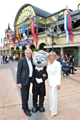 Europa-Park Eagles Golf Cup in Rust Europa-Park EAGLES Golf Cup. Jürgen und Mauritia Mack anläßlich des Europa-Park EAGLES Golf Cup am 08.05.2023 im Europapark Rust. 20230508MWI70640