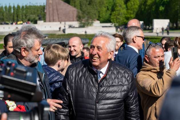 Der ehemalige SED- und Staatschef Egon Krenz am Tag des Sieges am dem Sowjetischen Ehrenmal in Berlin-Treptow. *** The former SED and head of state Egon Krenz on Victory Day at the Soviet Memorial in Berlin Treptow