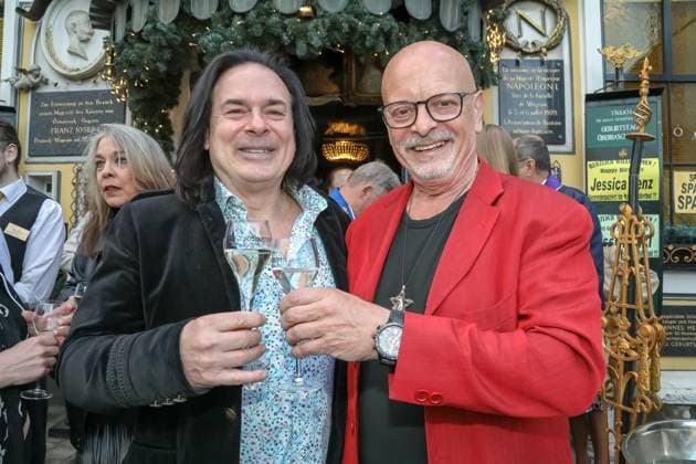 RECORD DATE NOT STATED 09.05.2023, Marchfelderhof Deutsch-Wagram, Verleihung des GOLDENEN SPARGELS, an den 4-Hauben-Koch HUBERT WALLNER im Bild: Andrew Young, Gary Lux, Verleihung des GOLDENEN SPARGELS