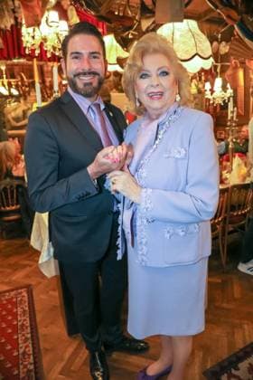 RECORD DATE NOT STATED 09.05.2023, Marchfelderhof Deutsch-Wagram, Verleihung des GOLDENEN SPARGELS, an den 4-Hauben-Koch HUBERT WALLNER im Bild: Clemens Unterreiner, Birgit Sarata, Verleihung des GOLDENEN SPARGELS