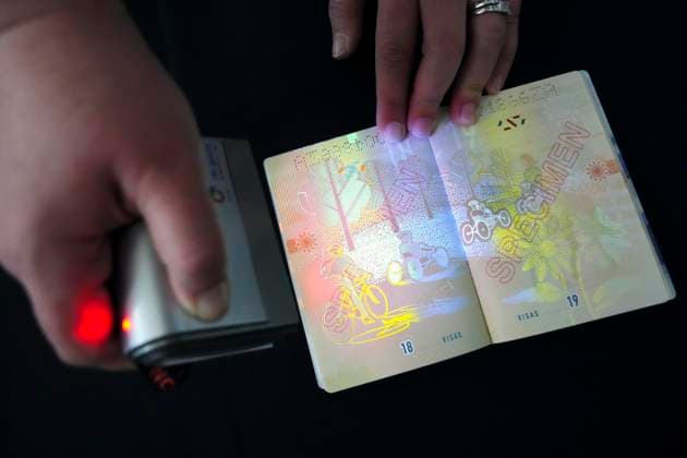 Kanada, Reisepass mit überarbeitetem Design May 10, 2023, Ottawa, ON, CAN: The new Canadian passport is unveiled at an event at the Ottawa International Airport in Ottawa on Wednesday, May 10, 2023. Ottawa CAN  - ZUMAc35_ 20230510_zaf_c35_049 Copyright: xSeanxKilpatrickx