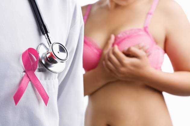 Doctor with pink badge and woman on pink bra on background, a aconcept for breast cancer Copyright: xRudyantoxWijayax xDesignxPicsx , 30941698 Copyright: RudyantoxWijayax xDesignxPics 30941698