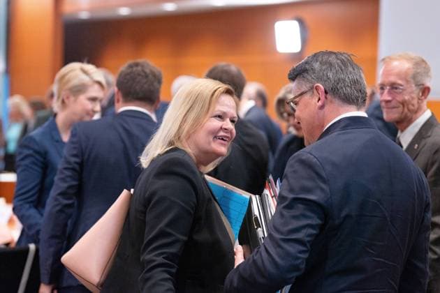RECORD DATE NOT STATED Bundesinnenministerin Nancy Faeser (SPD), Ministerpräsident Boris Rhein, Hessen, CDU Beratungen des Bundeskanzlers mit den Regierungschefinnen und Regierungschefs der Länder, Gemeinsame Flüchtlingspolitik von Bund und Ländern, Sonder-MPK am 10. Mai 2023 Berlin Berlin GER *** Federal Minister of the Interior Nancy Faeser SPD , Prime Minister Boris Rhein, Hesse, CDU Consultations of the Chancellor with the Heads of Government of the Länder, Joint Refugee Policy of the Federal Government and the Länder, Special MPK on 10 May 2023 Berlin Berlin GER