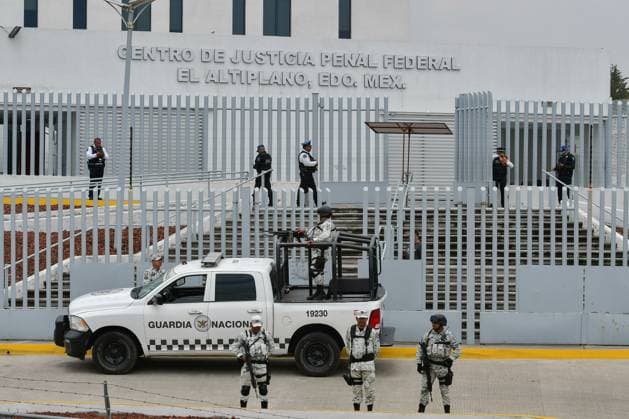 Mexiko, mögliche Freilassung von Hector Luis Palma -Eindrücke vom Hochsicherheitsgefängnis Altiplano May 10, 2023 Almoloya de JuoÂ¡rez , Mexico : Elements of the National Guard and military guarded the surroundings of the Federal Center for Social Readaptation No. 1 El Altiplano , due to the possibility of the release of drug trafficker Ho ctor Luis El GoÂ¼ero Palma. on May 10, 2023 in Almoloya de JuoÂ¡rez, Mo xico. Almoloya de Juarez Mexico - ZUMAe321 20230511_zia_e321_007 Copyright: xArturoxHernandezx