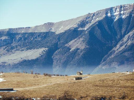 A landscape view of the Lessini Mountains. Verona, Italy, Europe *** einer Landschaft Ansicht des der Lessini Gebirge Verona, Italy, Europa 4909823