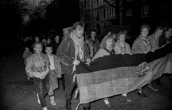 Internationaler Frauentag DDR, Berlin, 08.03.1990, Demonstration zum Internationalen Frauentag am 8. März, von der Kollwitzstatur auf dem Kollwitzplatz zum Rosa-Luxemburg-Platz, Â *** International Womens Day GDR, Berlin, 08 03 1990, demonstration for International Womens Day on 8 March, from the Kollwitz statue on Kollwitzplatz to Rosa Luxemburg Platz, Â