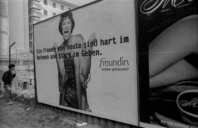 Feminismus DDR, Berlin, 16.03.1990, Werbung in Kreuzberg, Die Frauen von heute sind hart im Nehmen und stark im Geben, Freundin, Â *** Feminism GDR, Berlin, 16 03 1990, advertising in Kreuzberg, The women of today are hard in taking and strong in giving, girlfriend, Â