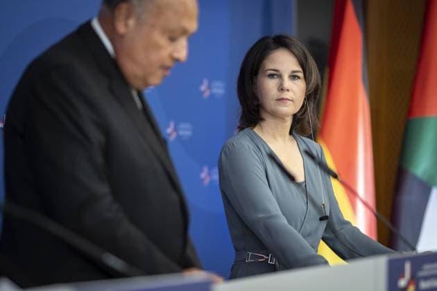 Annalena Baerbock, Bundesaussenministerin, laedt zu Kleeblatt-Treffen nach Berlin ein. Hier im Bild (L-R): Sameh Shoukry, Aussenminister von Aegypten, und Annalena Baerbock, Bundesaussenministerin, bei einer Pressekonferenz nach dem gemeinsamen Gespraech. Berlin, 11.05.2023. Berlin Deutschland