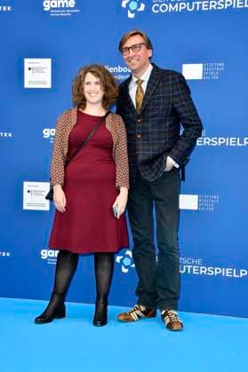 Laura Hofmann und Michael Sacher bei der Verleihung des Deutschen Computerspielpreises 2023 im Spindler & Klatt. Berlin, 11.05.2023