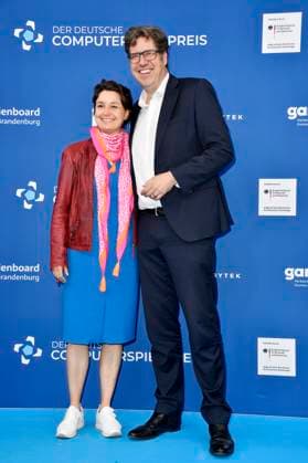 Sandra Detzer und Michael Kellner bei der Verleihung des Deutschen Computerspielpreises 2023 im Spindler & Klatt. Berlin, 11.05.2023