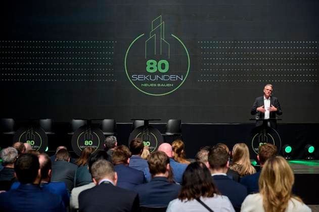 80 Sekunden: Neues Bauen- Keynote Stefan Wenzel, BMWK EUR, Europa, Deutschland, Berlin, 12.05.2023: Unter dem Motto: Alle 80 Sekunden müsste eine Wohnung gebaut werden, um das Ziel 400.000 neue Wohnungen im Jahr zu erreichen. Das Baustellengespräch 80 Sekunden - Neues Bauen vermittelt Kontakte zwischen Politik, Wirtschaft, Investoren sowie der Wissenschaft.