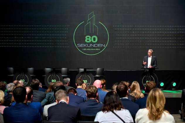 80 Sekunden: Neues Bauen- Keynote Stefan Wenzel, BMWK EUR, Europa, Deutschland, Berlin, 12.05.2023: Unter dem Motto: Alle 80 Sekunden müsste eine Wohnung gebaut werden, um das Ziel 400.000 neue Wohnungen im Jahr zu erreichen. Das Baustellengespräch 80 Sekunden - Neues Bauen vermittelt Kontakte zwischen Politik, Wirtschaft, Investoren sowie der Wissenschaft.