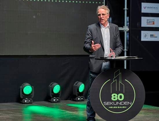 80 Sekunden: Neues Bauen- Keynote Stefan Wenzel, BMWK EUR, Europa, Deutschland, Berlin, 12.05.2023: Unter dem Motto: Alle 80 Sekunden müsste eine Wohnung gebaut werden, um das Ziel 400.000 neue Wohnungen im Jahr zu erreichen. Das Baustellengespräch 80 Sekunden - Neues Bauen vermittelt Kontakte zwischen Politik, Wirtschaft, Investoren sowie der Wissenschaft.