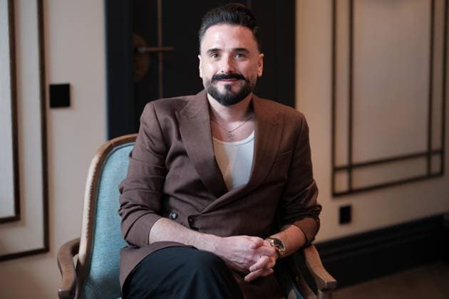 May 12, 2023, Madrid, Spain: Singer Riki Rivera, seen posing during the portrait session in Madrid. Madrid Spain - ZUMAs197 20230512_zaa_s197_004 Copyright: xAtilanoxGarciax