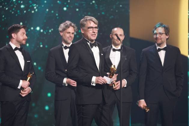 Deutscher Filmpreis 2023 BESTE TONGESTALTUNG Gewinner Frank Kruse, Markus Stempler, Viktor Prasil, Lars Ginzel,Alexander Buck bei der Verleihung der Lola - Deutscher Filmpreis 2023 im Theater am Potsdamer Platz in Berlin 12.05.2023 Copyright: xEventpressx