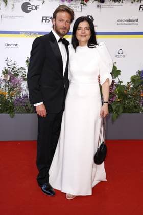 Andreas Pietschmann und Jasmin Tabatabai bei der Ankunft zur Verleihung Deutscher Filmpreis am 12.05.2023 in Berlin Deutscher Filmpreis 2023 in Berlin - Ankunft Roter Teppich