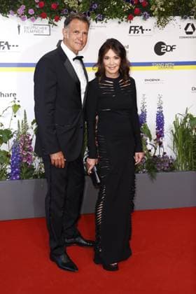 Iris Berben und Heiko Kiesow bei der Ankunft zur Verleihung Deutscher Filmpreis am 12.05.2023 in Berlin Deutscher Filmpreis 2023 in Berlin - Ankunft Roter Teppich