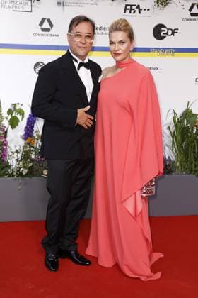 Jan Josef Liefers und Anna Loos bei der Ankunft zur Verleihung Deutscher Filmpreis am 12.05.2023 in Berlin Deutscher Filmpreis 2023 in Berlin - Ankunft Roter Teppich