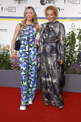Paula Riemann und Katja Riemann bei der Ankunft zur Verleihung Deutscher Filmpreis am 12.05.2023 in Berlin Deutscher Filmpreis 2023 in Berlin - Ankunft Roter Teppich