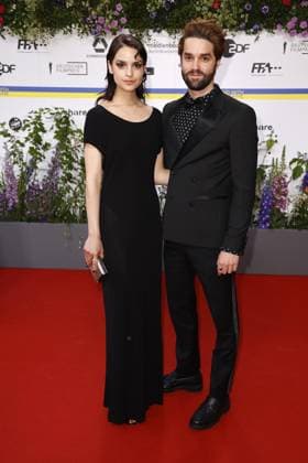 Luise Befort und ihr Bruder Max Befot bei der Ankunft zur Verleihung Deutscher Filmpreis am 12.05.2023 in Berlin Deutscher Filmpreis 2023 in Berlin - Ankunft Roter Teppich
