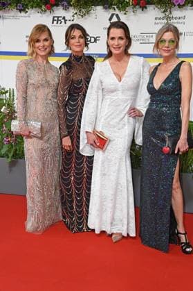 Andrea Lüdke, Gerit Kling, Anja Kling, Ursula Karven bei der Ankunft auf dem Roten Teppich zum DEUTSCHER FILMPREIS 2023 im Theater am Potsdamer Platz in Berlin am 12.05.2023
