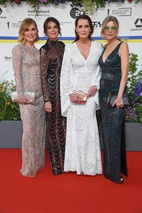 Andrea Lüdke, Gerit Kling, Anja Kling, Ursula Karven bei der Ankunft auf dem Roten Teppich zum DEUTSCHER FILMPREIS 2023 im Theater am Potsdamer Platz in Berlin am 12.05.2023