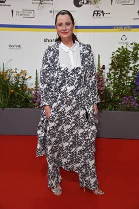 Inka Friedrich bei der Ankunft auf dem Roten Teppich zum DEUTSCHER FILMPREIS 2023 im Theater am Potsdamer Platz in Berlin am 12.05.2023
