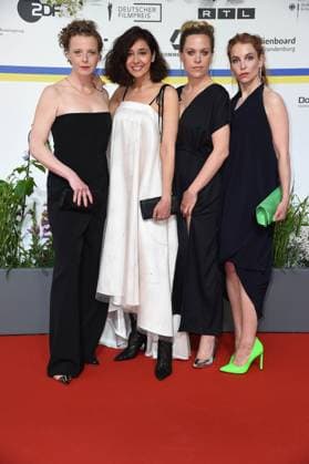 Patrycia Ziolkowska, Dorka Gryllus, Anne Haug, Sina Martens bei der Ankunft auf dem Roten Teppich zum DEUTSCHER FILMPREIS 2023 im Theater am Potsdamer Platz in Berlin am 12.05.2023