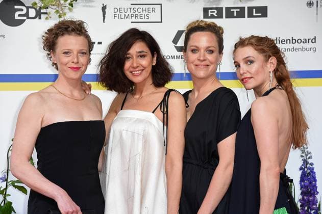 Patrycia Ziolkowska, Dorka Gryllus, Anne Haug, Sina Martens bei der Ankunft auf dem Roten Teppich zum DEUTSCHER FILMPREIS 2023 im Theater am Potsdamer Platz in Berlin am 12.05.2023