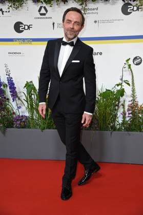 Aleksandar Jovanovic bei der Ankunft auf dem Roten Teppich zum DEUTSCHER FILMPREIS 2023 im Theater am Potsdamer Platz in Berlin am 12.05.2023