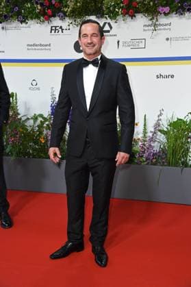 Sönke Möhring bei der Ankunft auf dem Roten Teppich zum DEUTSCHER FILMPREIS 2023 im Theater am Potsdamer Platz in Berlin am 12.05.2023