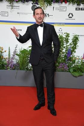 Sönke Möhring bei der Ankunft auf dem Roten Teppich zum DEUTSCHER FILMPREIS 2023 im Theater am Potsdamer Platz in Berlin am 12.05.2023