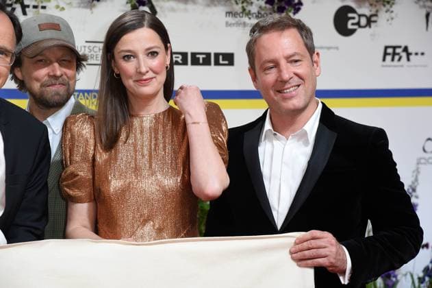 Alexandra Maria Lara, Florian Gallenberger bei der Ankunft auf dem Roten Teppich zum DEUTSCHER FILMPREIS 2023 im Theater am Potsdamer Platz in Berlin am 12.05.2023