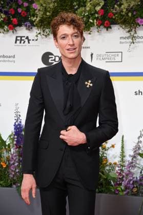 Daniel Donskoy bei der Ankunft auf dem Roten Teppich zum DEUTSCHER FILMPREIS 2023 im Theater am Potsdamer Platz in Berlin am 12.05.2023