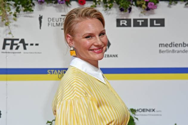 Rosalie Thomass bei der Ankunft auf dem Roten Teppich zum DEUTSCHER FILMPREIS 2023 im Theater am Potsdamer Platz in Berlin am 12.05.2023