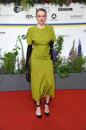 Luna Wedler bei der Ankunft auf dem Roten Teppich zum DEUTSCHER FILMPREIS 2023 im Theater am Potsdamer Platz in Berlin am 12.05.2023