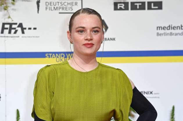Luna Wedler bei der Ankunft auf dem Roten Teppich zum DEUTSCHER FILMPREIS 2023 im Theater am Potsdamer Platz in Berlin am 12.05.2023