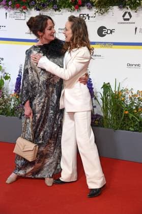 Natalia Wörner, Jeanette Hain bei der Ankunft auf dem Roten Teppich zum DEUTSCHER FILMPREIS 2023 im Theater am Potsdamer Platz in Berlin am 12.05.2023