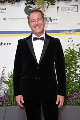 Florian Gallenberger bei der Ankunft auf dem Roten Teppich zum DEUTSCHER FILMPREIS 2023 im Theater am Potsdamer Platz in Berlin am 12.05.2023