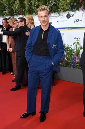 Albrecht Schuch bei der Ankunft auf dem Roten Teppich zum DEUTSCHER FILMPREIS 2023 im Theater am Potsdamer Platz in Berlin am 12.05.2023
