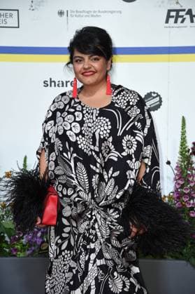 Sara Fazilat bei der Ankunft auf dem Roten Teppich zum DEUTSCHER FILMPREIS 2023 im Theater am Potsdamer Platz in Berlin am 12.05.2023
