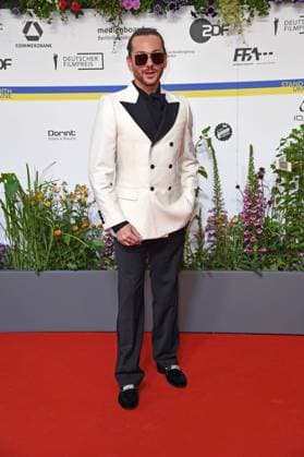 Riccardo Simonetti bei der Ankunft auf dem Roten Teppich zum DEUTSCHER FILMPREIS 2023 im Theater am Potsdamer Platz in Berlin am 12.05.2023
