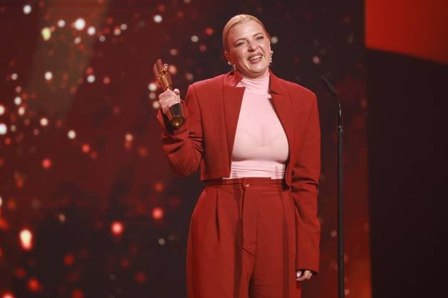 Deutscher Filmpreis 2023 BESTE WEIBLICHE NEBENROLLE Gewinnerin Jördis Triebel bei der Verleihung der Lola - Deutscher Filmpreis 2023 im Theater am Potsdamer Platz in Berlin 12.05.2023 Copyright: xEventpressx