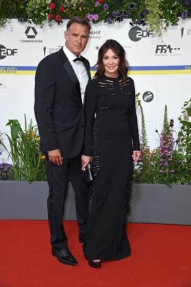 Iris Berben mit Freund Heiko Kiesow bei der Ankunft auf dem Roten Teppich zum DEUTSCHER FILMPREIS 2023 im Theater am Potsdamer Platz in Berlin am 12.05.2023