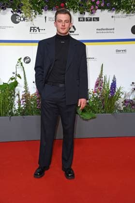 Jannis Niewoehner bei der Ankunft auf dem Roten Teppich zum DEUTSCHER FILMPREIS 2023 im Theater am Potsdamer Platz in Berlin am 12.05.2023