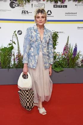 Mala Emde bei der Ankunft auf dem Roten Teppich zum DEUTSCHER FILMPREIS 2023 im Theater am Potsdamer Platz in Berlin am 12.05.2023